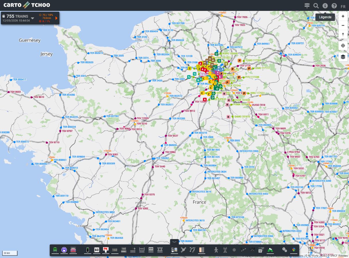 Carte de France avec des points colorés sur Paris. Trafic routier en France.